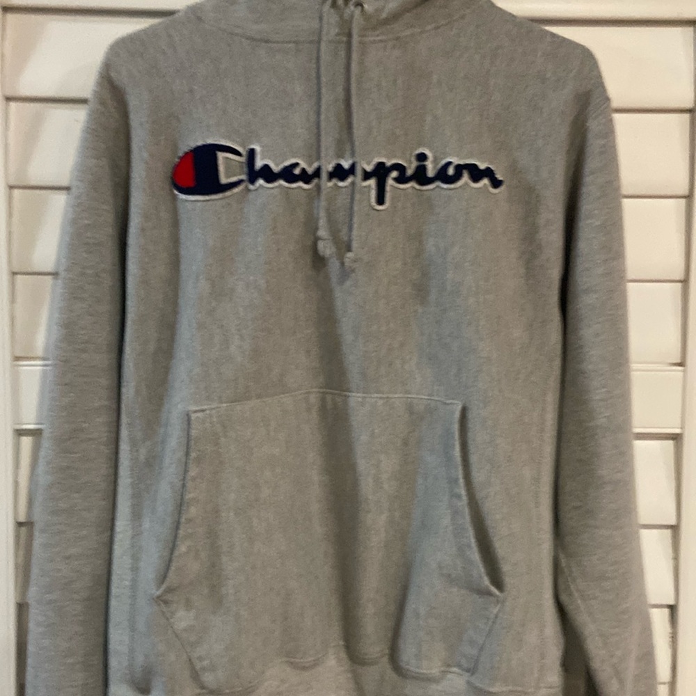 Men’s size medium Champion hoodie sweatshirt in great condition. Open to offers.